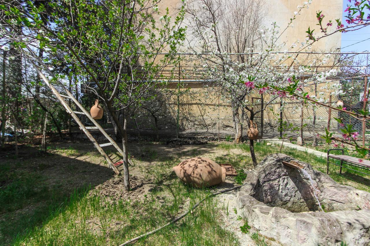 Apartment Gardens 44 Tbilisi Exterior photo